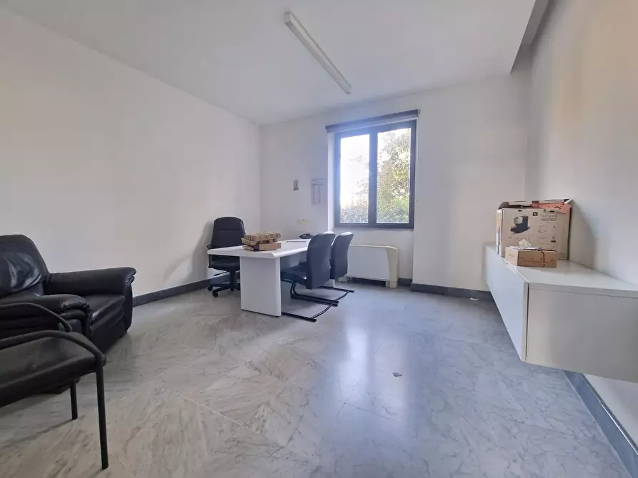 Immagine 8 di Ufficio in affitto  a Carrara