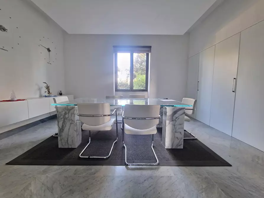 Immagine 1 di Ufficio in affitto  a Carrara