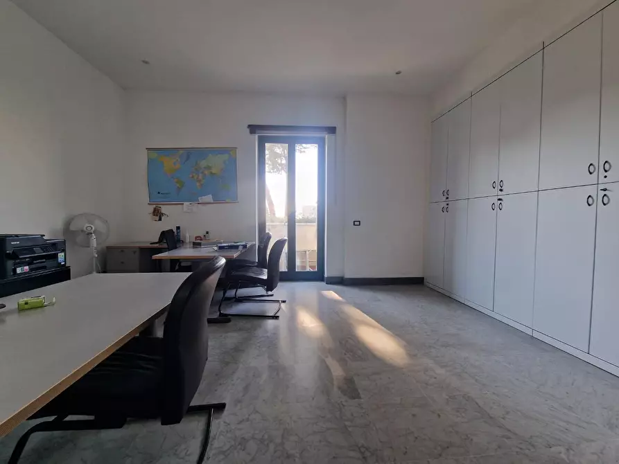 Immagine 9 di Ufficio in affitto  a Carrara