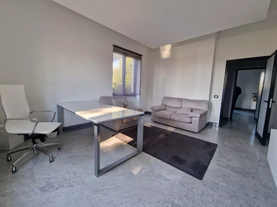 Immagine 5 di Ufficio in affitto  a Carrara