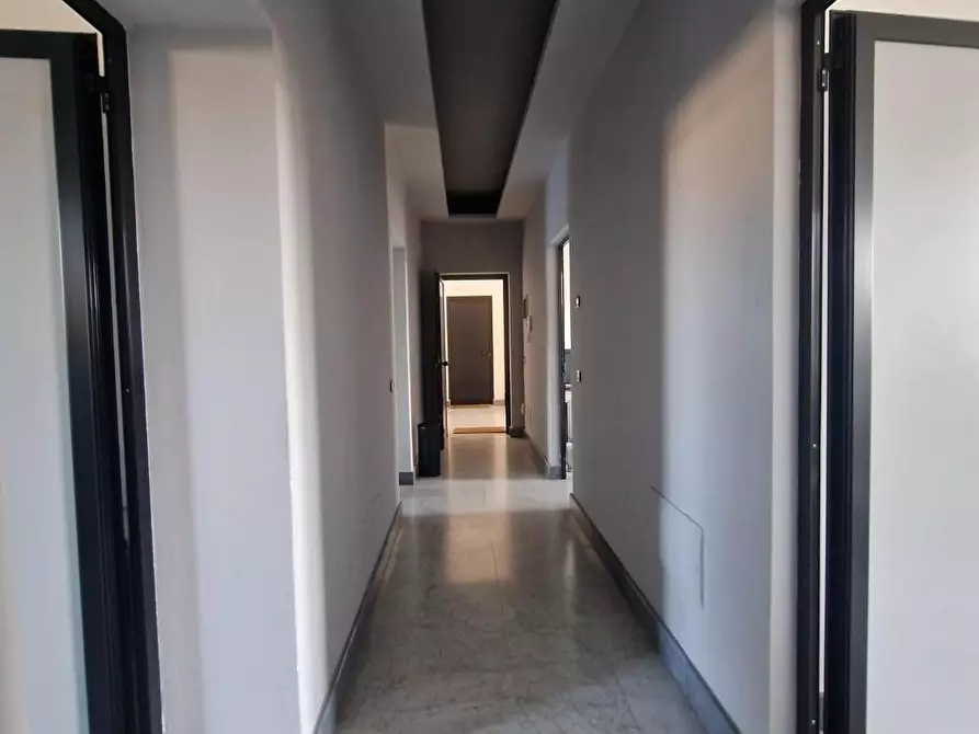 Immagine 2 di Ufficio in affitto  a Carrara