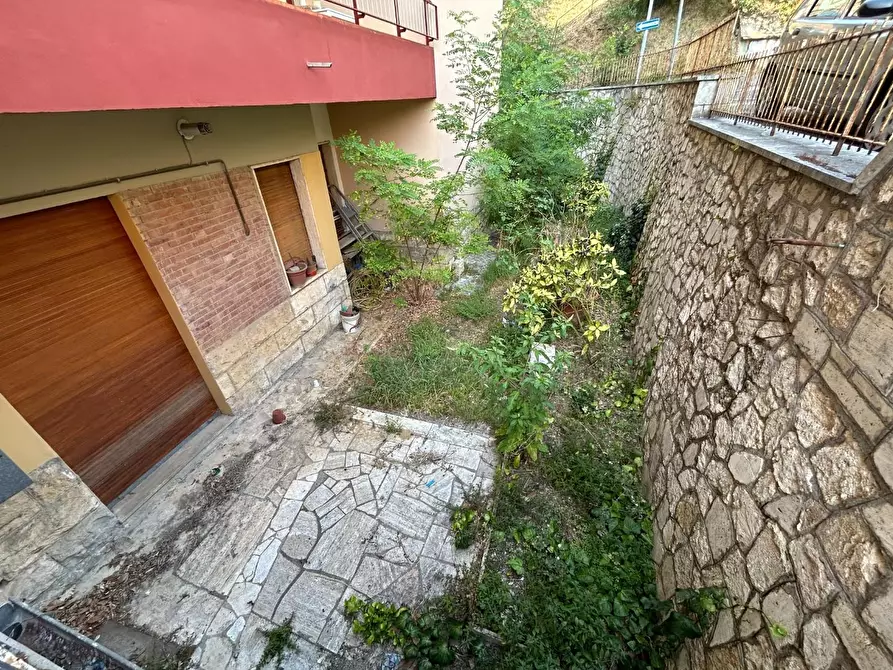 Immagine 2 di Appartamento in vendita  a Siena