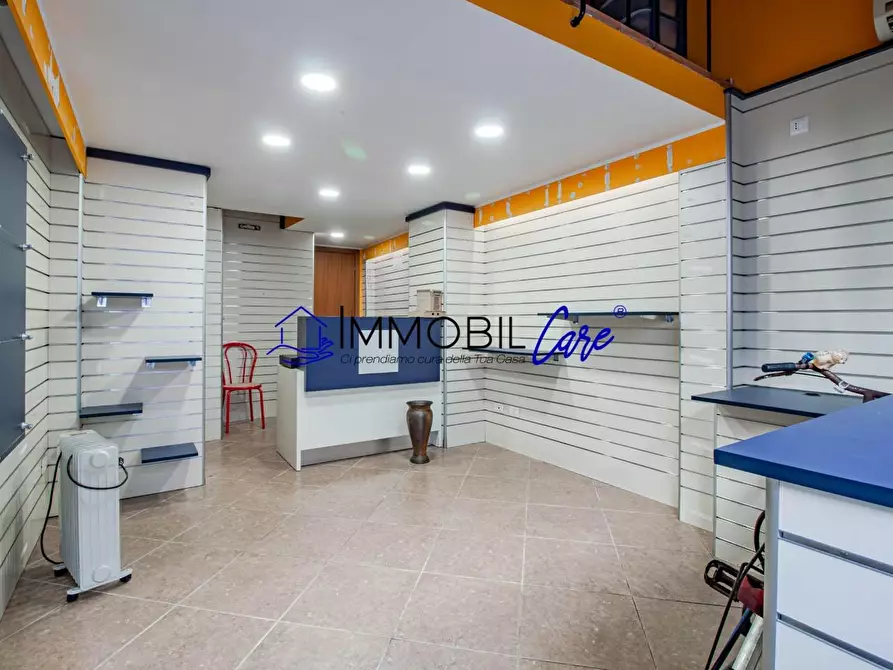 Immagine 1 di Locale commerciale in vendita  a Livorno