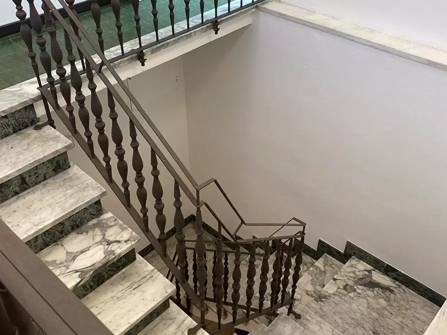 Immagine 6 di Ufficio in affitto  a Lucca