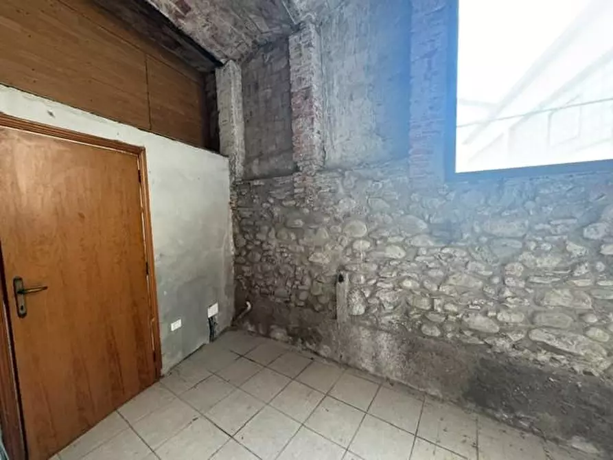 Immagine 5 di Magazzino in vendita  a Pistoia
