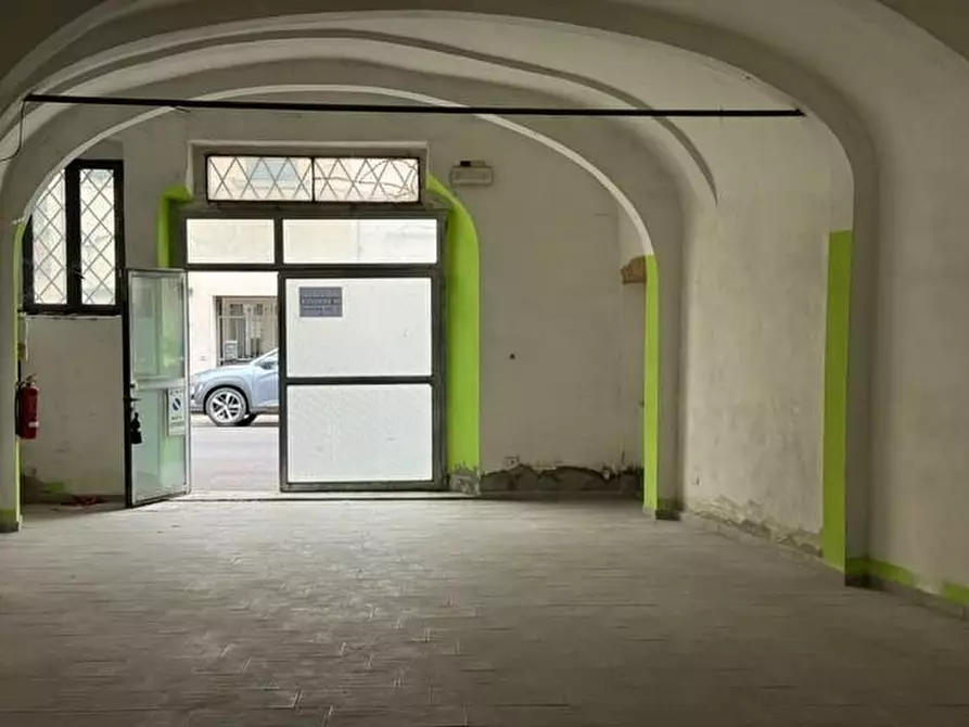 Immagine 3 di Magazzino in vendita  a Pistoia