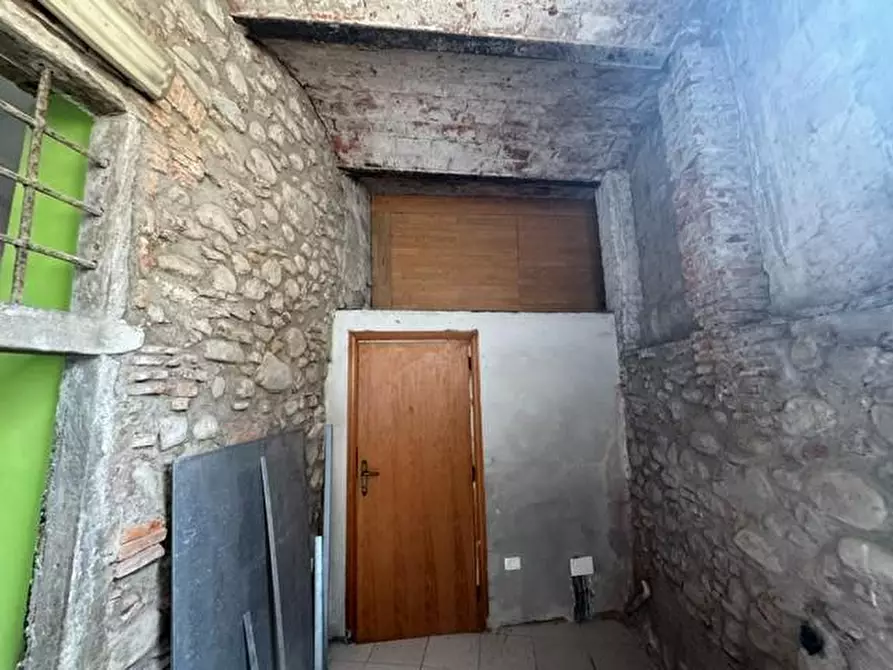 Immagine 8 di Magazzino in vendita  a Pistoia