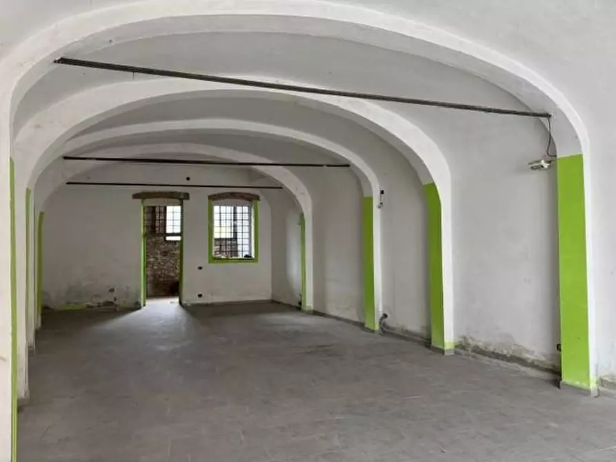Immagine 1 di Magazzino in vendita  a Pistoia