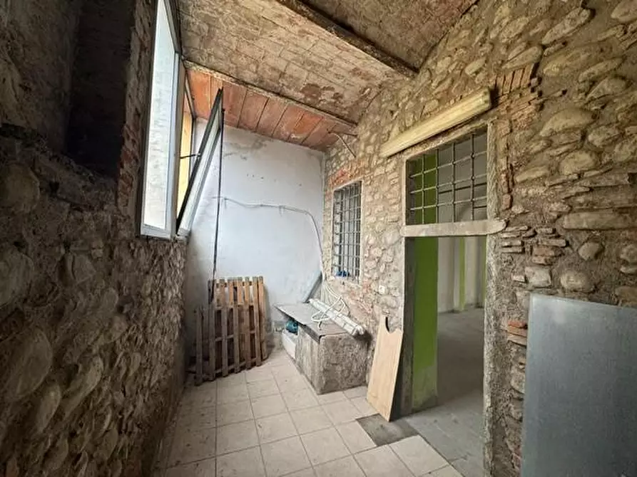 Immagine 6 di Magazzino in vendita  a Pistoia