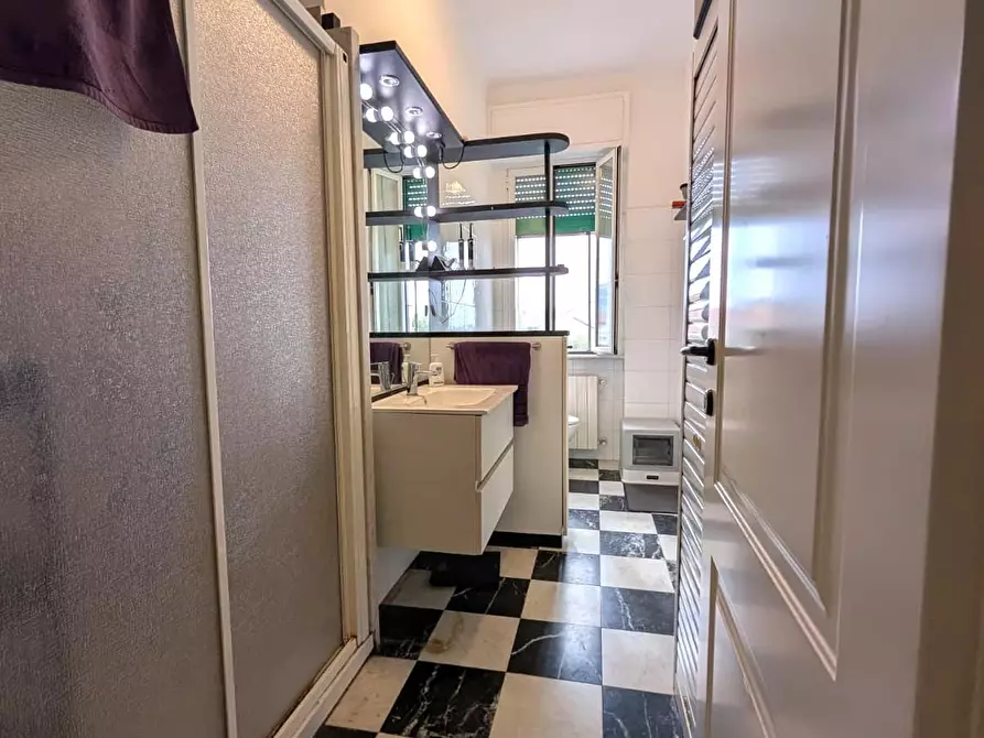 Immagine 9 di Appartamento in affitto  a Carrara