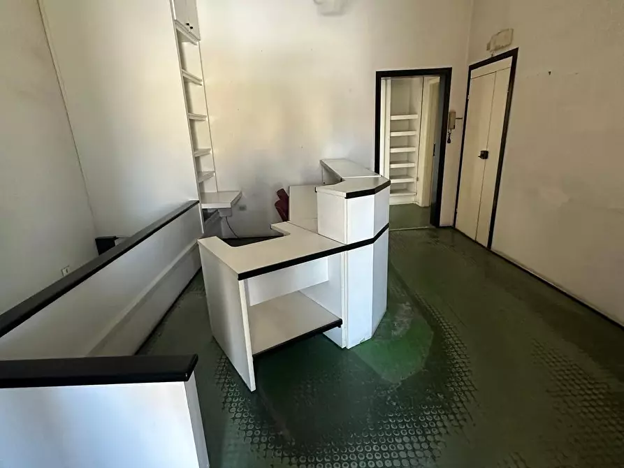 Immagine 1 di Attività commerciale in vendita  a Campiglia Marittima