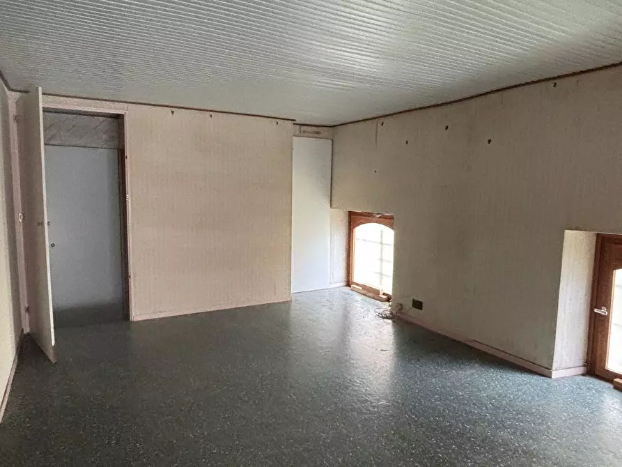Immagine 12 di Negozio in vendita  a Vasto