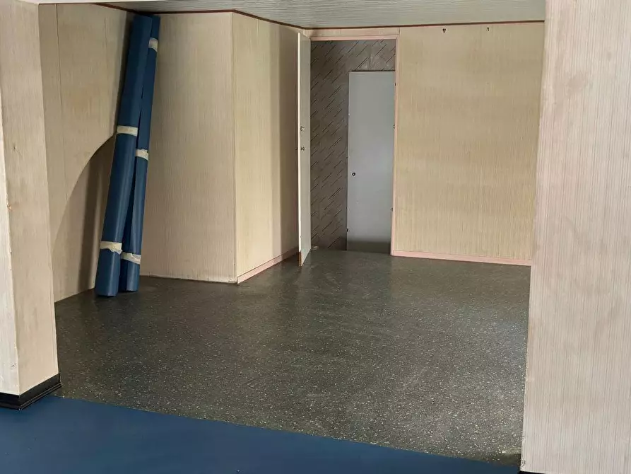 Immagine 10 di Negozio in vendita  a Vasto