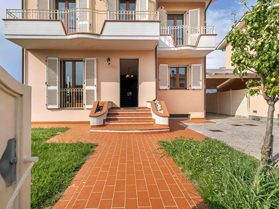 Immagine 7 di Casa bifamiliare in vendita  a San Giuliano Terme