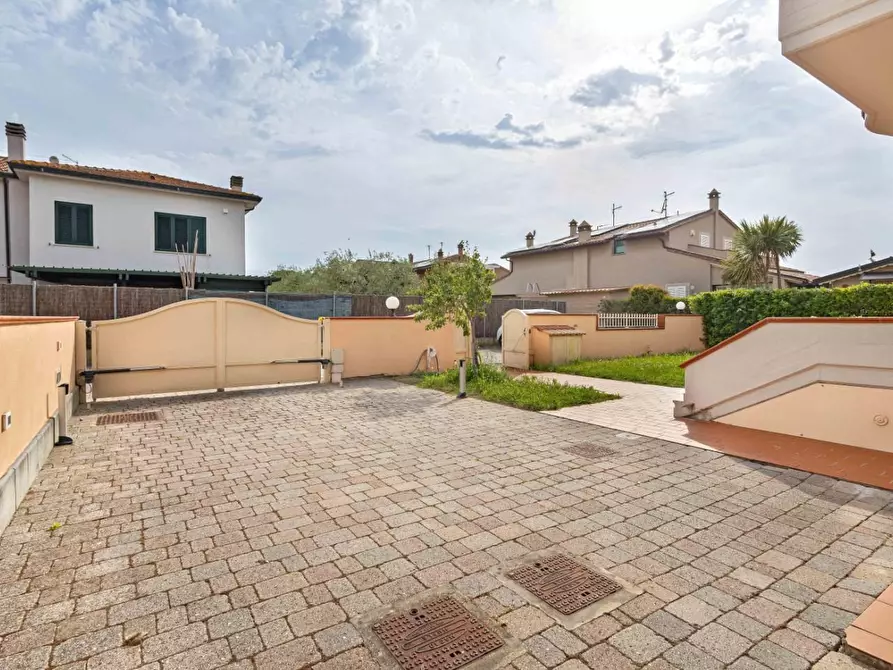 Immagine 12 di Casa bifamiliare in vendita  a San Giuliano Terme