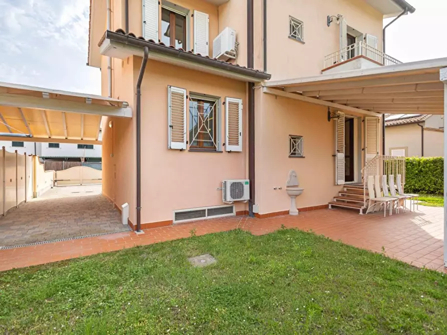Immagine 10 di Casa bifamiliare in vendita  a San Giuliano Terme