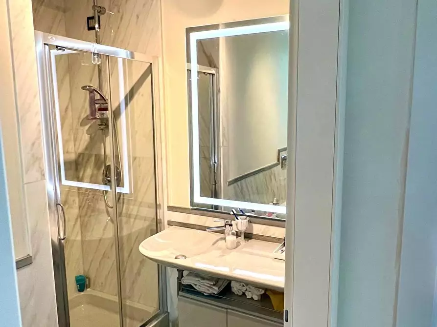 Immagine 14 di Appartamento in vendita  a Viareggio