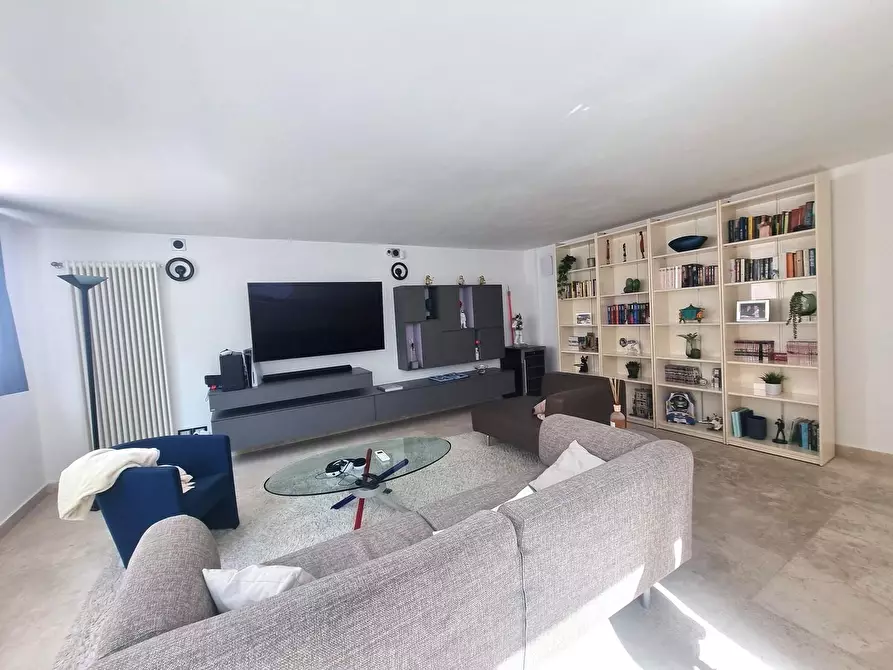 Immagine 24 di Appartamento in vendita  a Viareggio