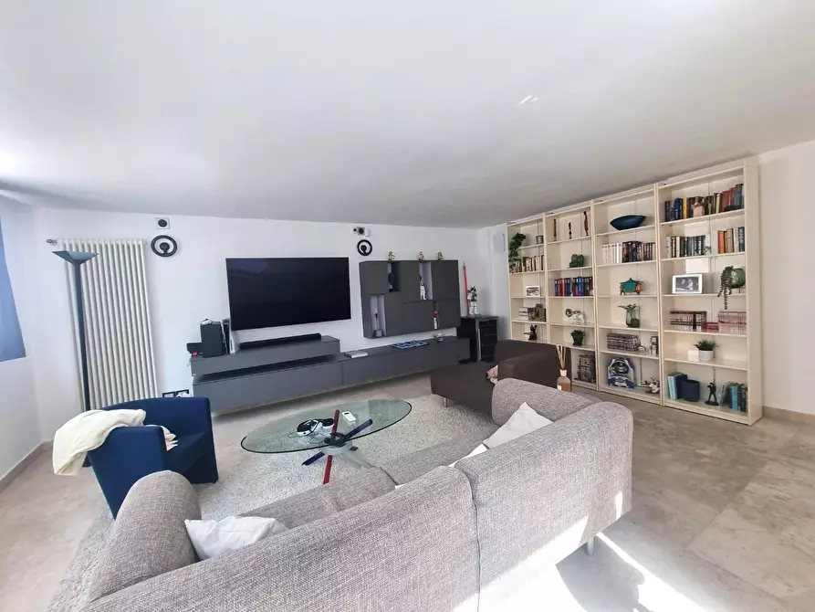 Immagine 23 di Appartamento in vendita  a Viareggio