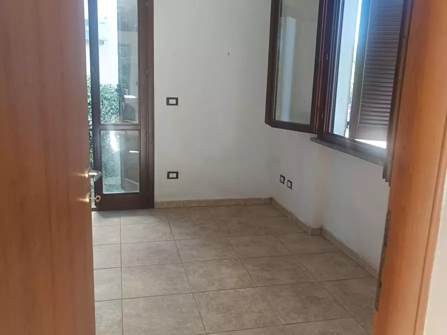 Immagine 6 di Appartamento in vendita  a Livorno