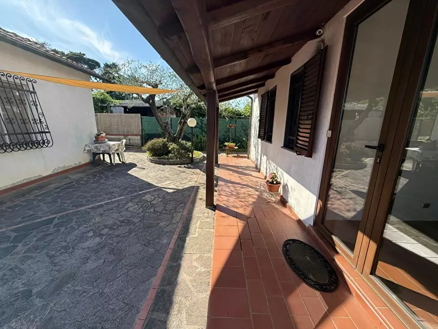 Immagine 28 di Casa trifamiliare in vendita  a Sarzana