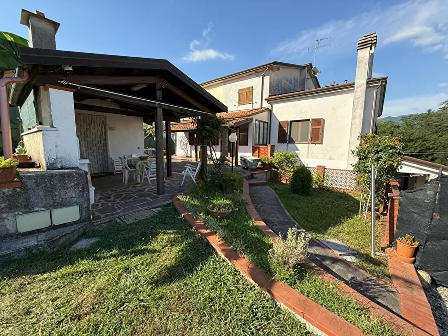 Immagine 30 di Casa trifamiliare in vendita  a Sarzana