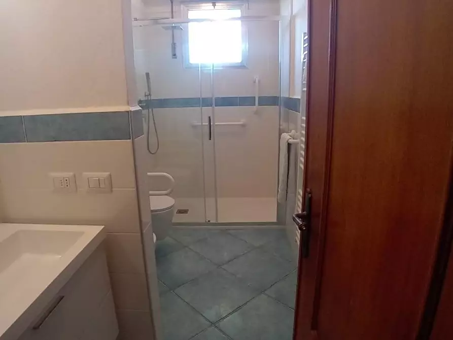 Immagine 29 di Villetta a schiera in vendita  a Montignoso