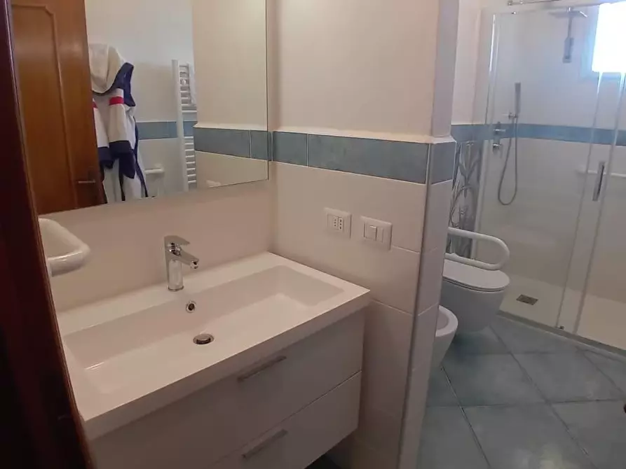 Immagine 28 di Villetta a schiera in vendita  a Montignoso