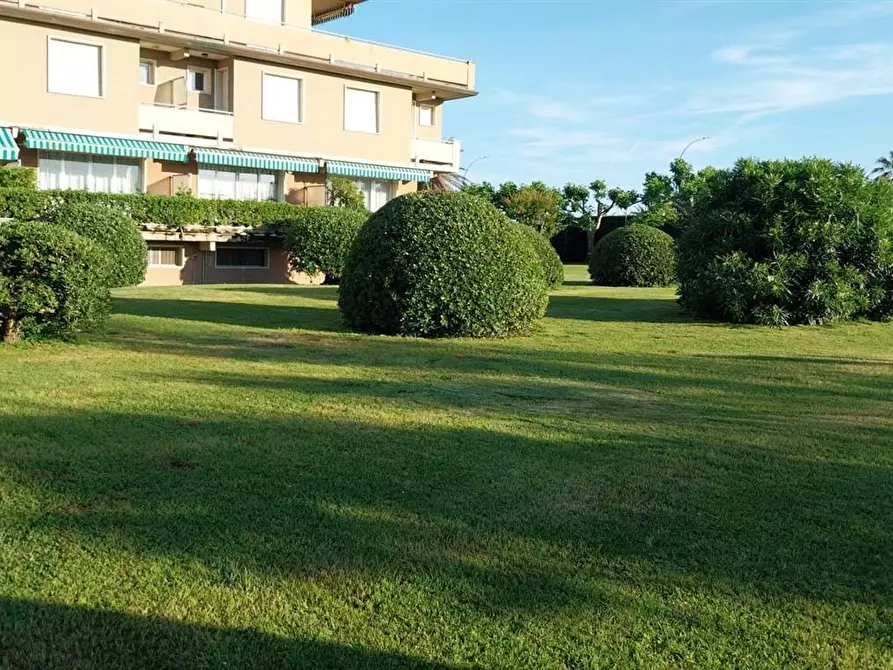 Immagine 5 di Villetta a schiera in vendita  a Montignoso