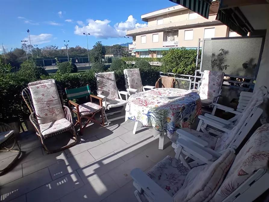 Immagine 12 di Villetta a schiera in vendita  a Montignoso
