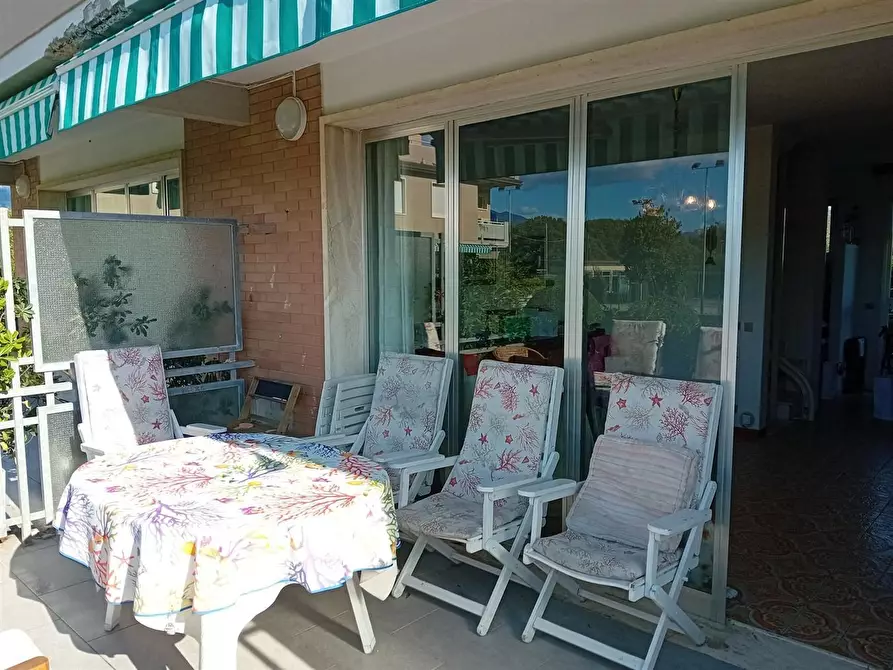 Immagine 10 di Villetta a schiera in vendita  a Montignoso