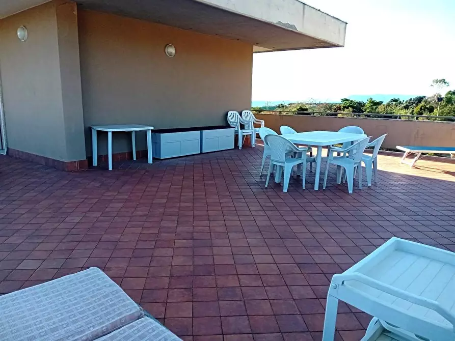 Immagine 1 di Villetta a schiera in vendita  a Montignoso