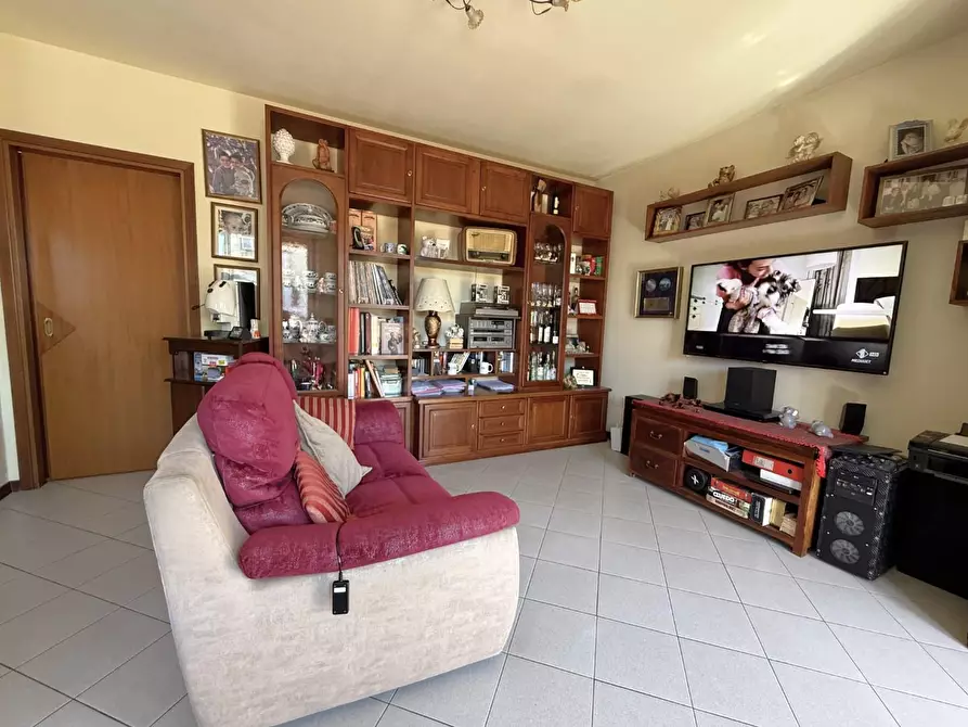 Immagine 2 di Appartamento in vendita  a Santa Maria A Monte