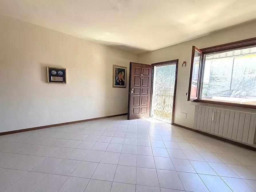 Immagine 6 di Appartamento in vendita  a Santa Maria A Monte