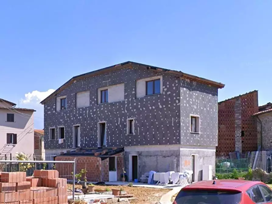Immagine 2 di Appartamento in vendita  a Lucca