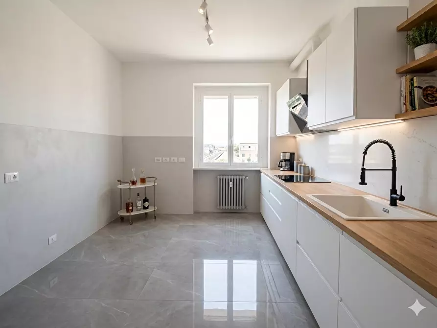 Immagine 7 di Appartamento in vendita  a Livorno