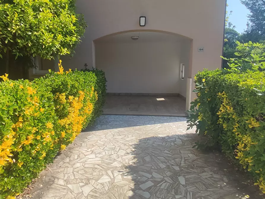 Immagine 17 di Appartamento in vendita  a Massa
