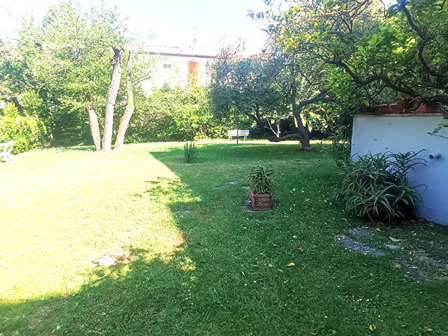 Immagine 10 di Appartamento in vendita  a Massa