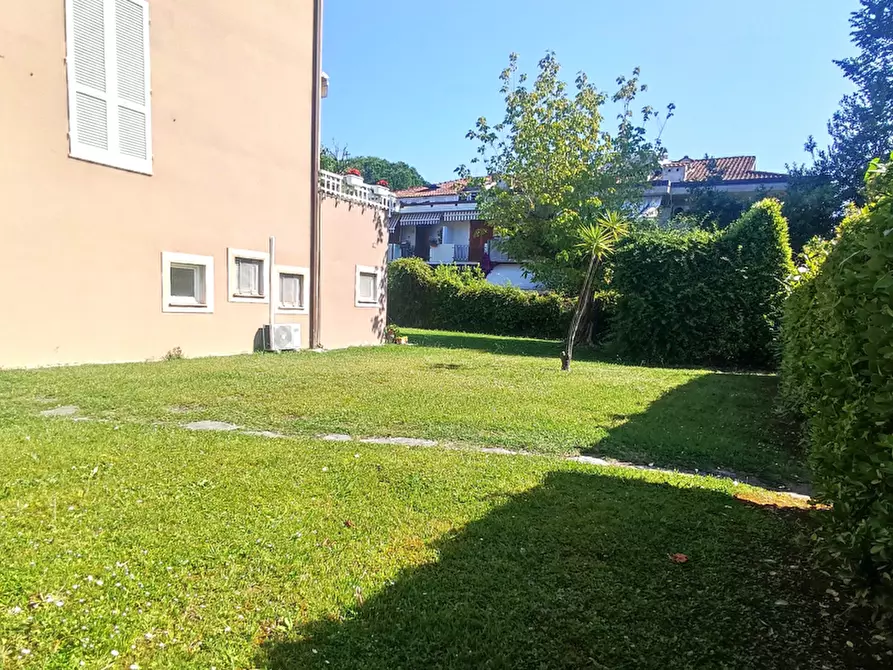 Immagine 29 di Appartamento in vendita  a Massa