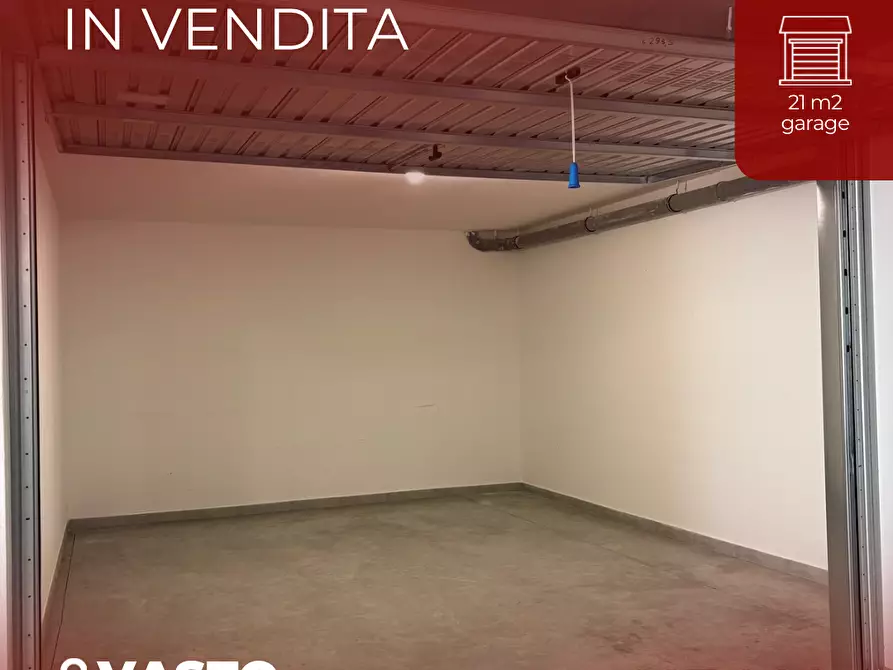 Immagine 2 di Garage in vendita  a Vasto