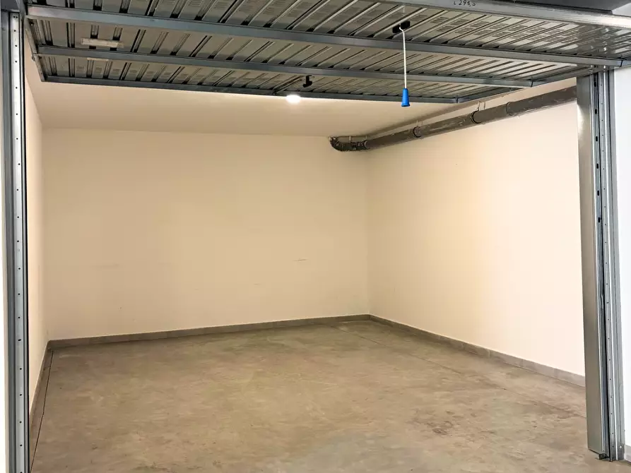 Immagine 5 di Garage in vendita  a Vasto
