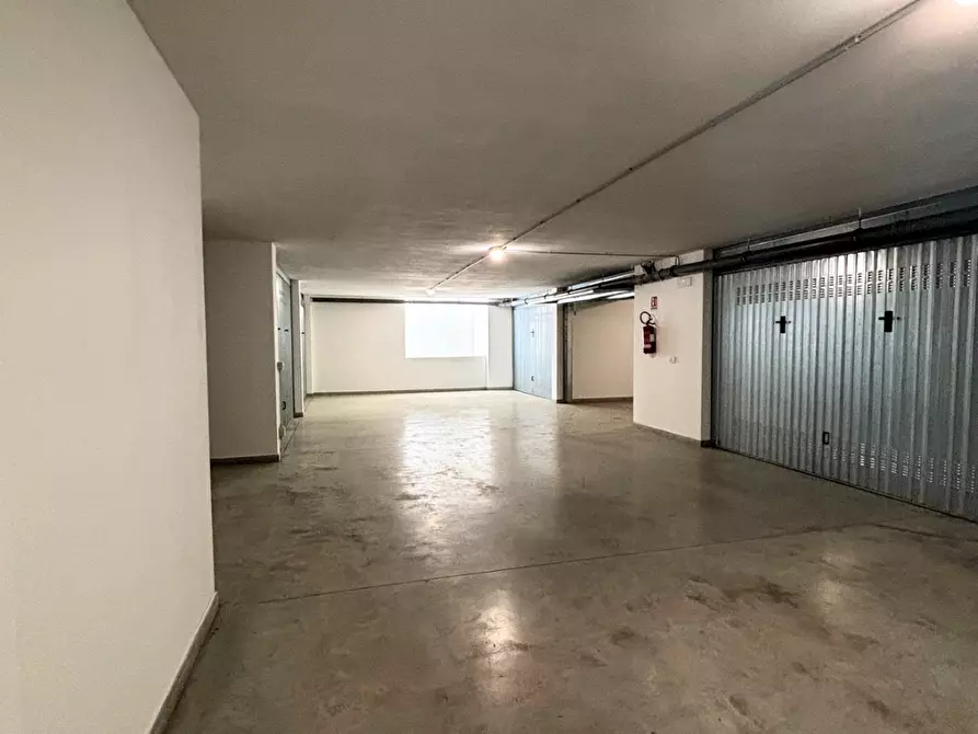 Immagine 3 di Garage in vendita  a Vasto