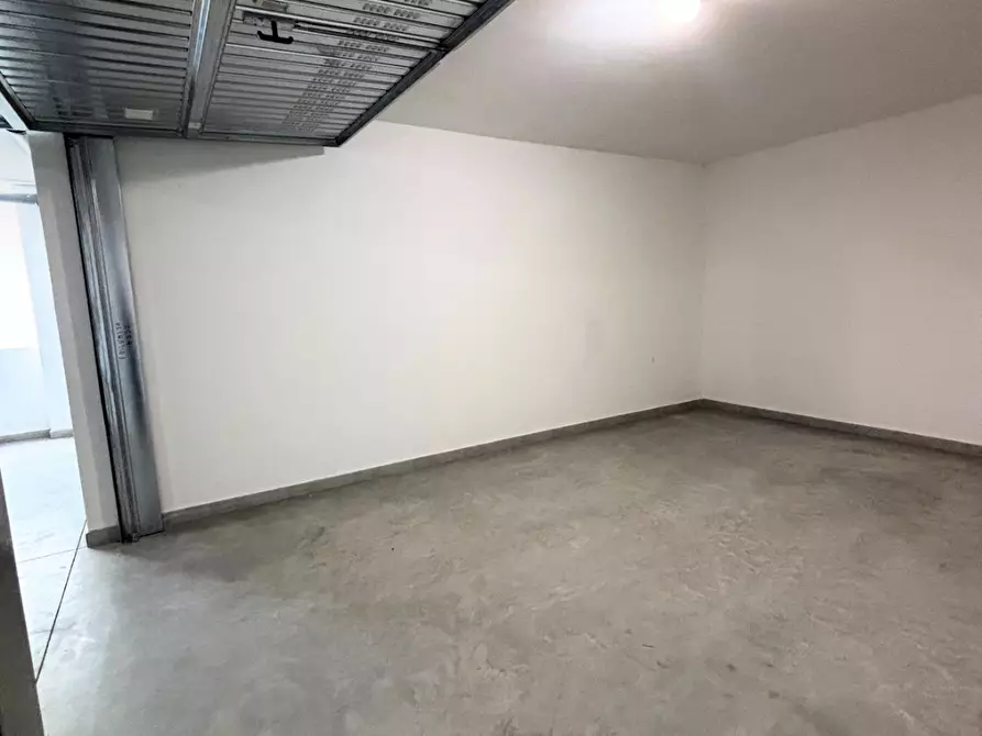 Immagine 6 di Garage in vendita  a Vasto
