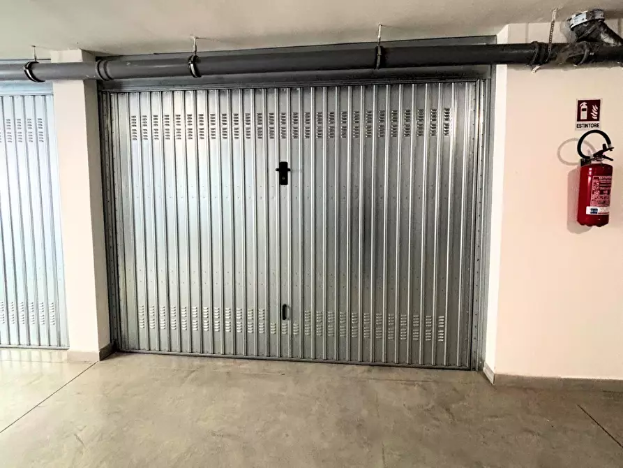 Immagine 4 di Garage in vendita  a Vasto