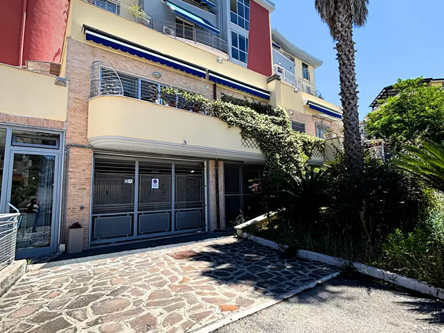 Immagine 1 di Garage in vendita  a Vasto