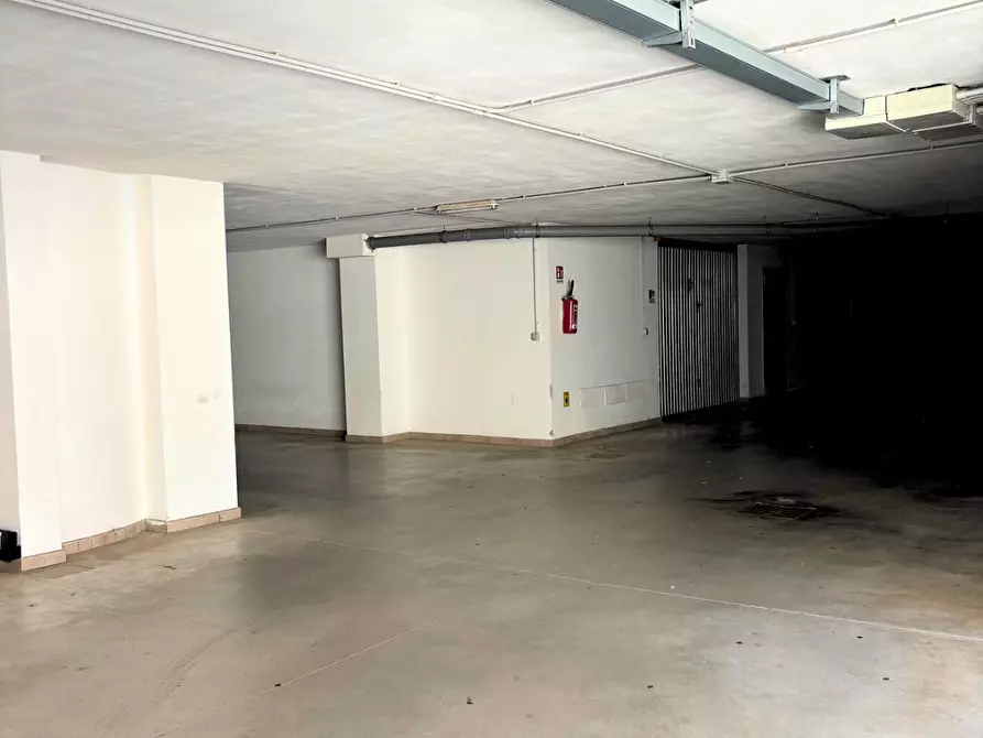 Immagine 4 di Garage in vendita  a Vasto