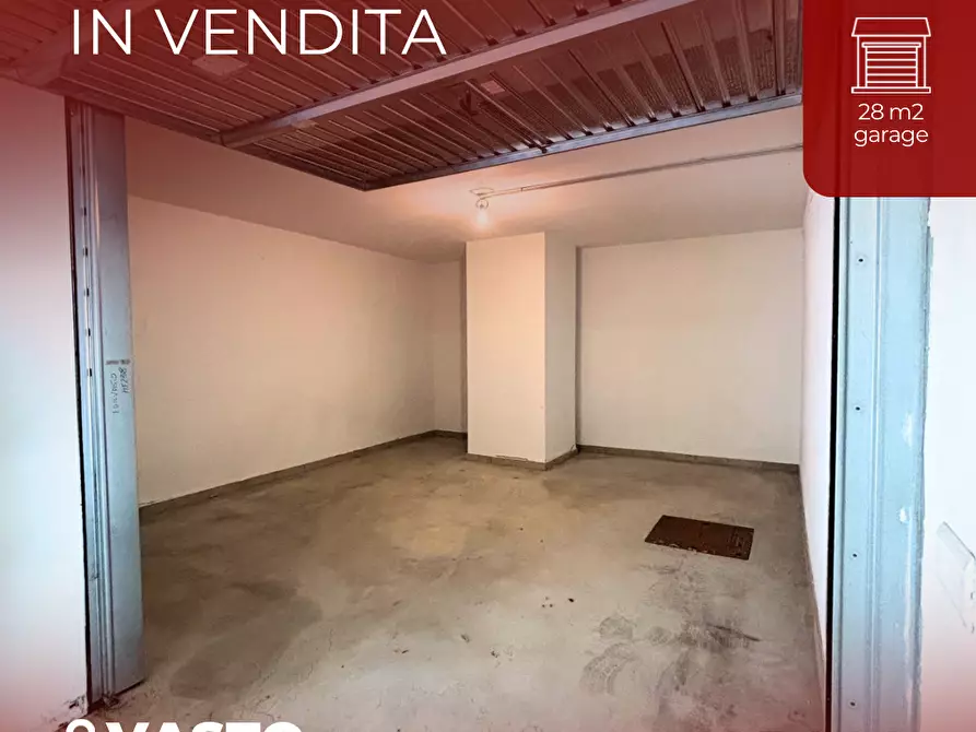 Immagine 2 di Garage in vendita  a Vasto