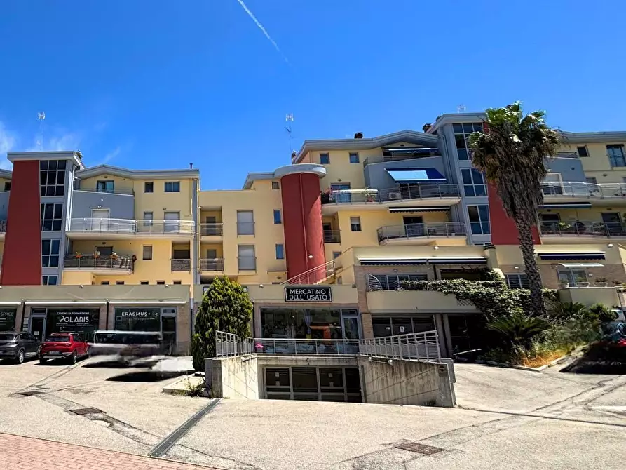 Immagine 1 di Garage in vendita  a Vasto