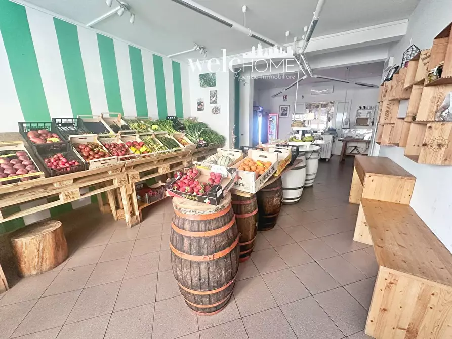 Immagine 13 di Attività commerciale in vendita  a Poggio A Caiano