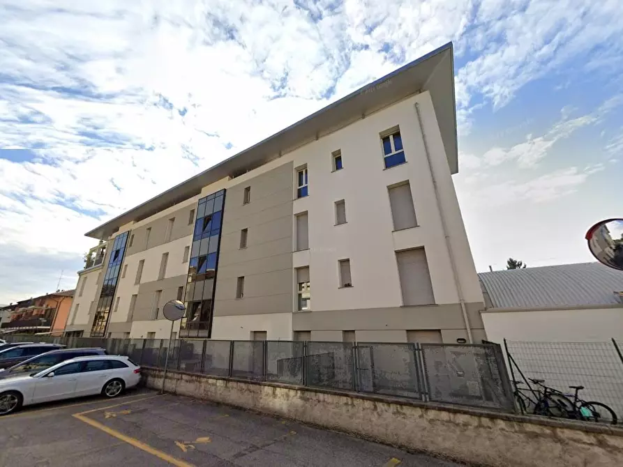 Immagine 1 di Garage in vendita  a Bergamo